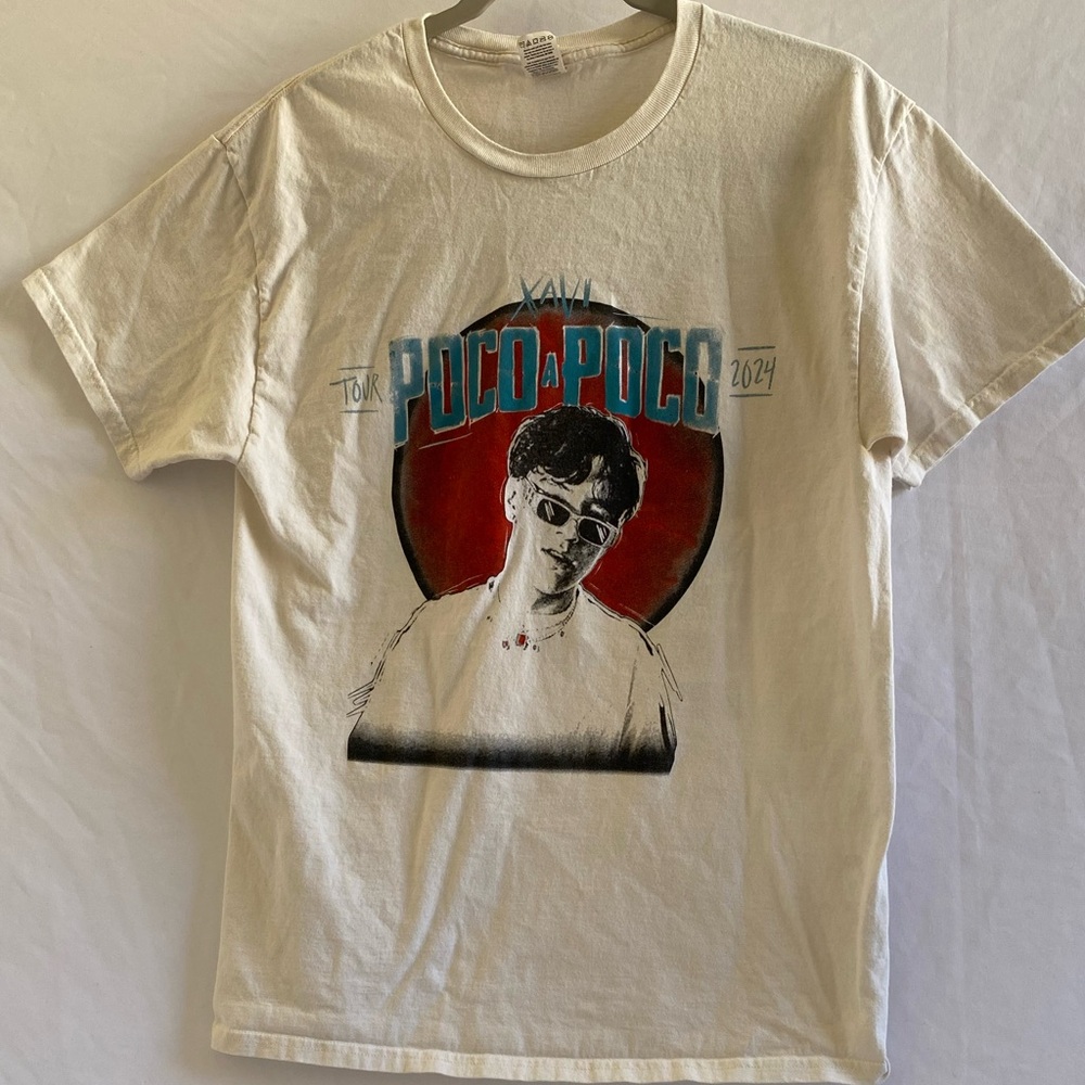 Xavi Poco a Poco tour T shirt size medium.